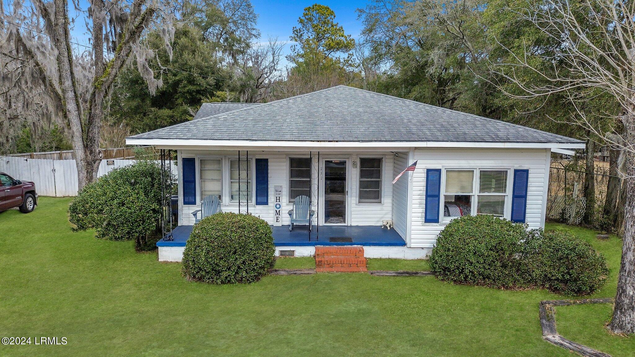 131 Railroad Avenue E