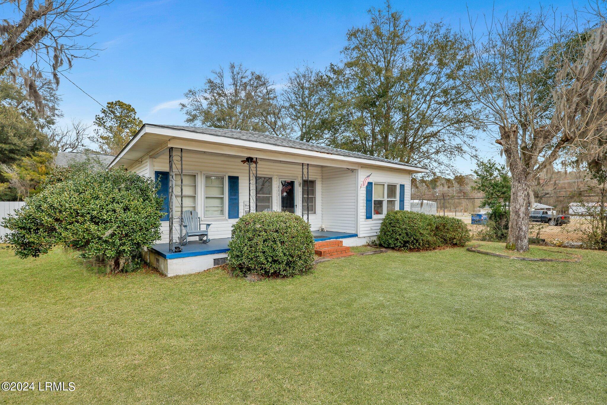 131 Railroad Avenue E