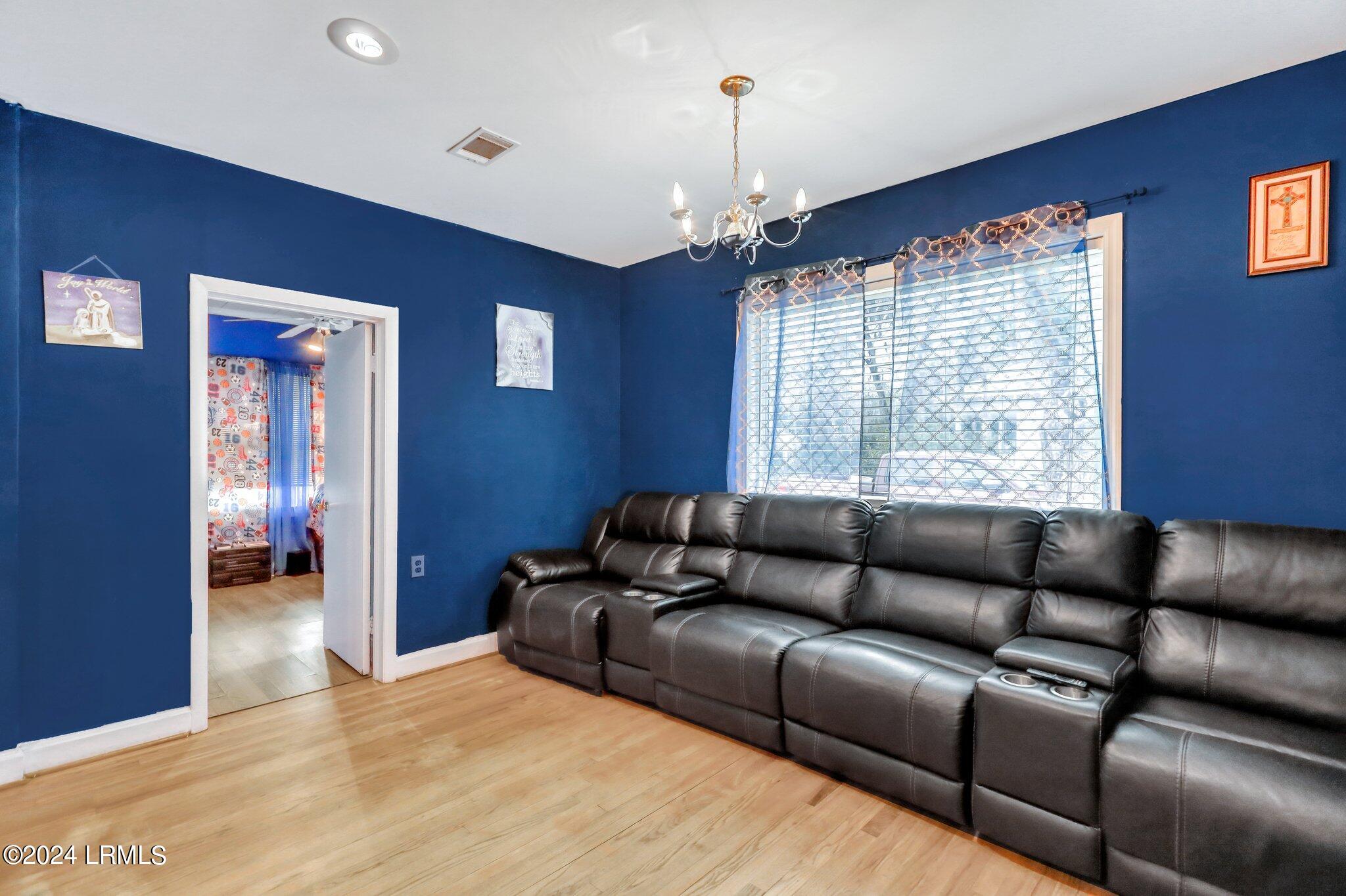 131 Railroad Avenue E