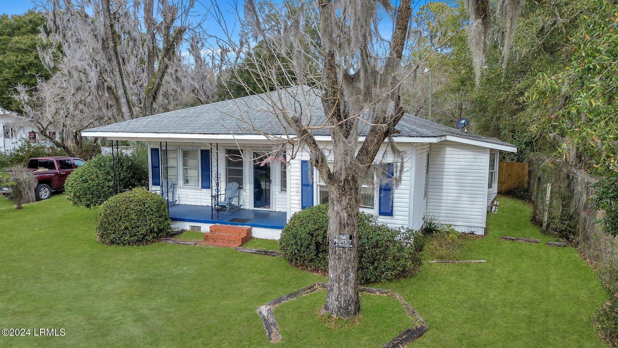131 Railroad Avenue E