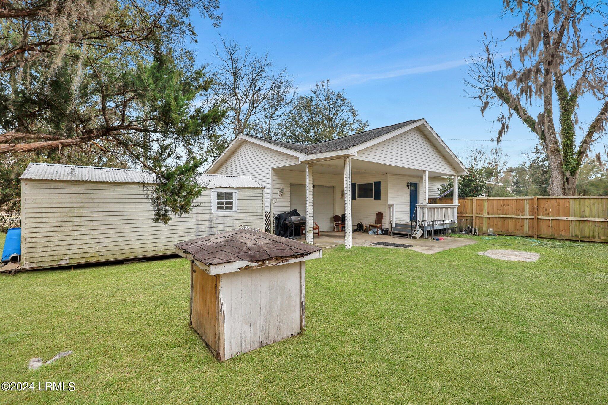 131 Railroad Avenue E