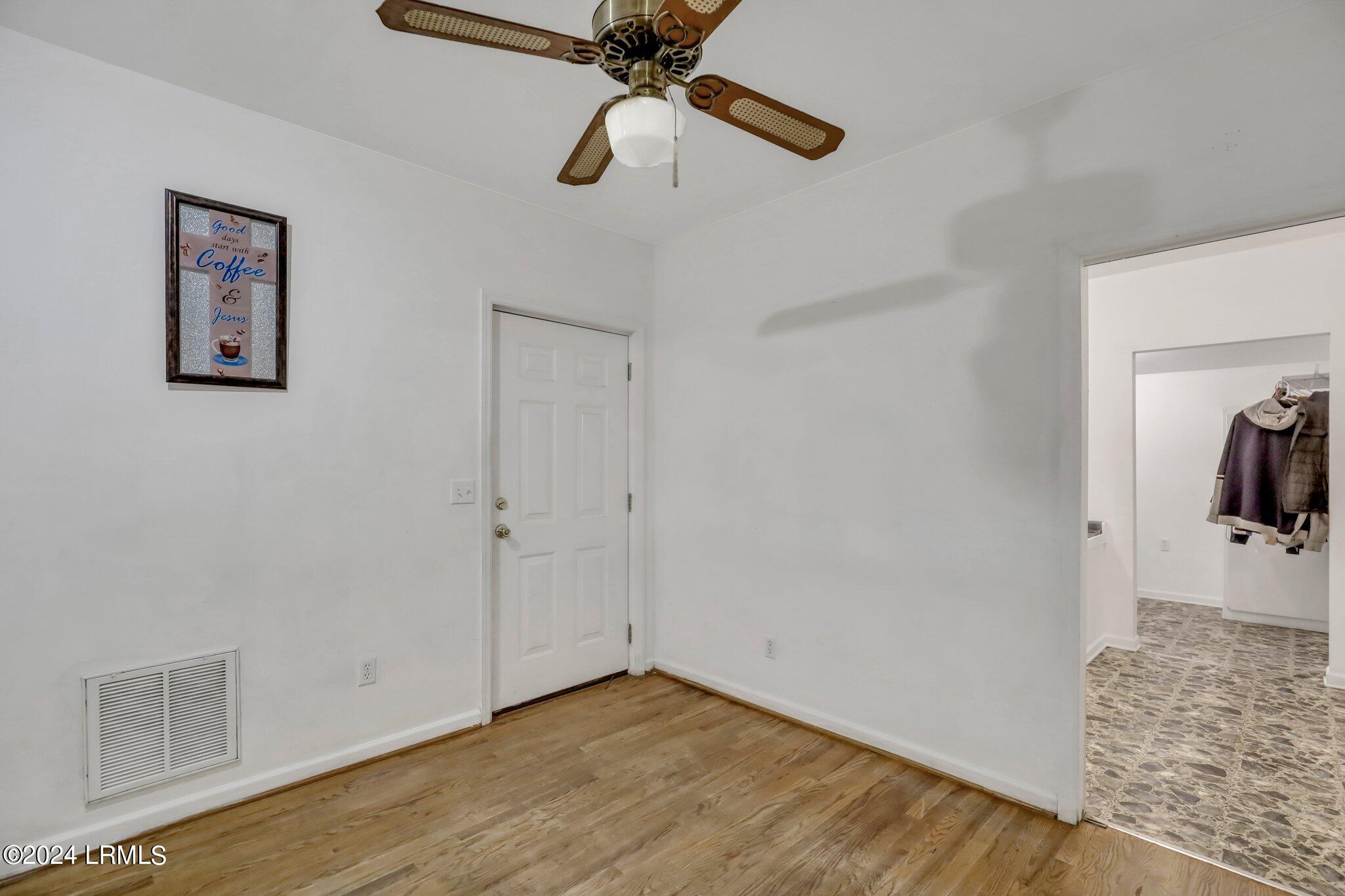 131 Railroad Avenue E