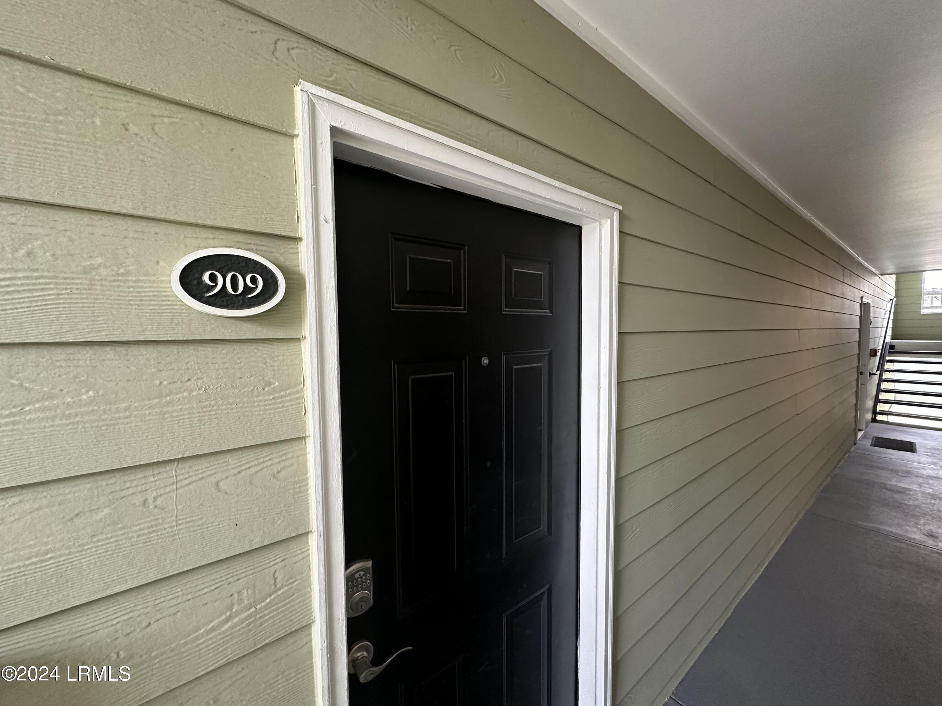100 Kensington Boulevard, 909