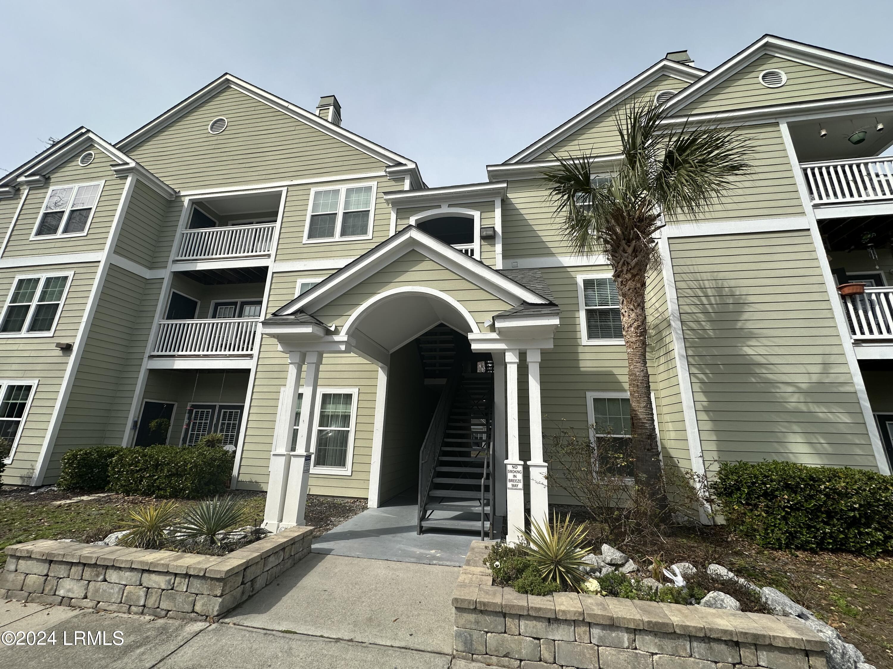 100 Kensington Boulevard, 909