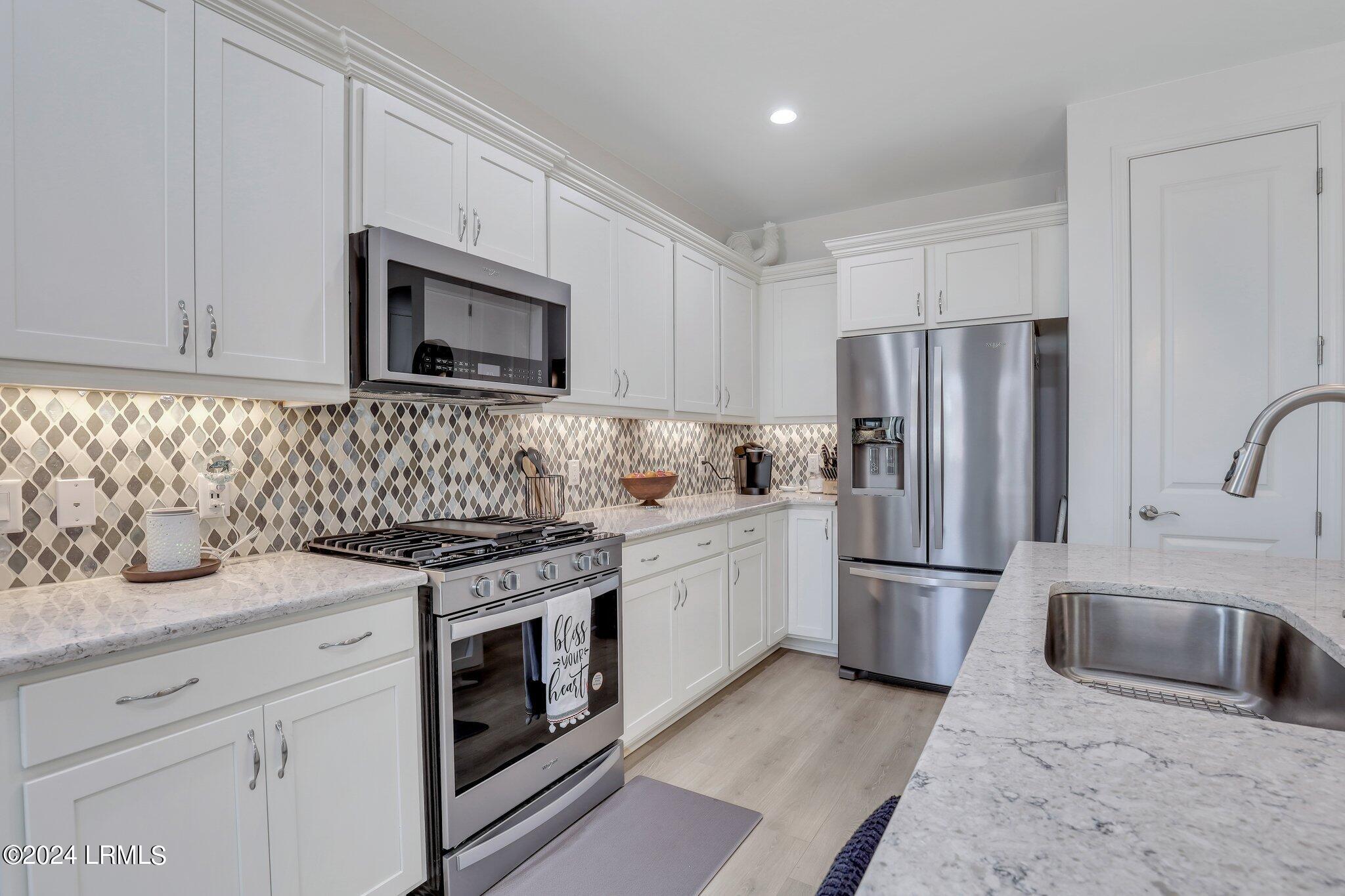 190 Caribbean Soul Avenue, 101
