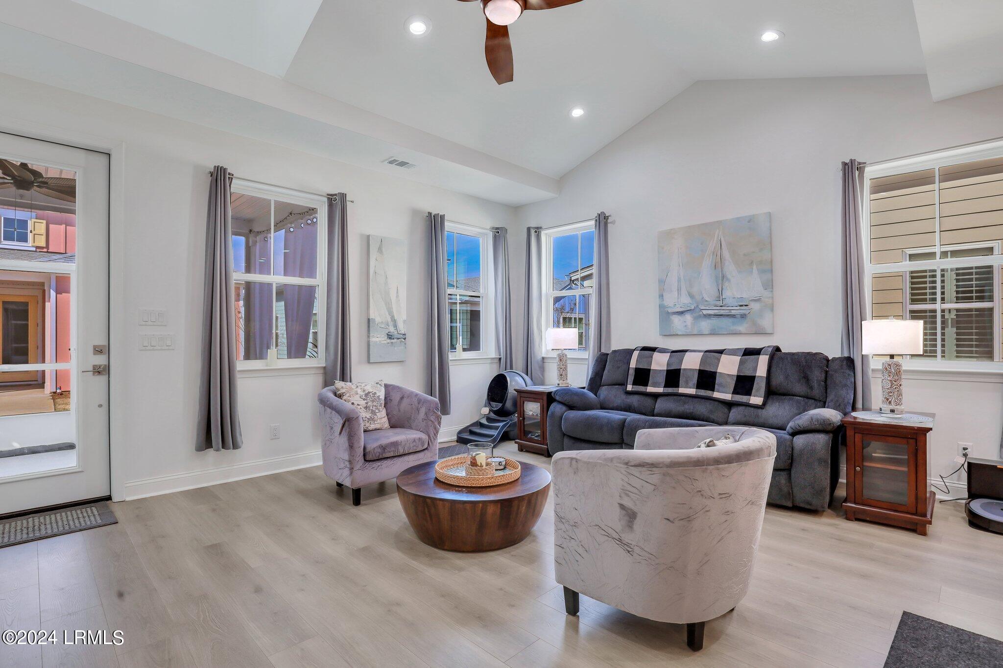 190 Caribbean Soul Avenue, 101