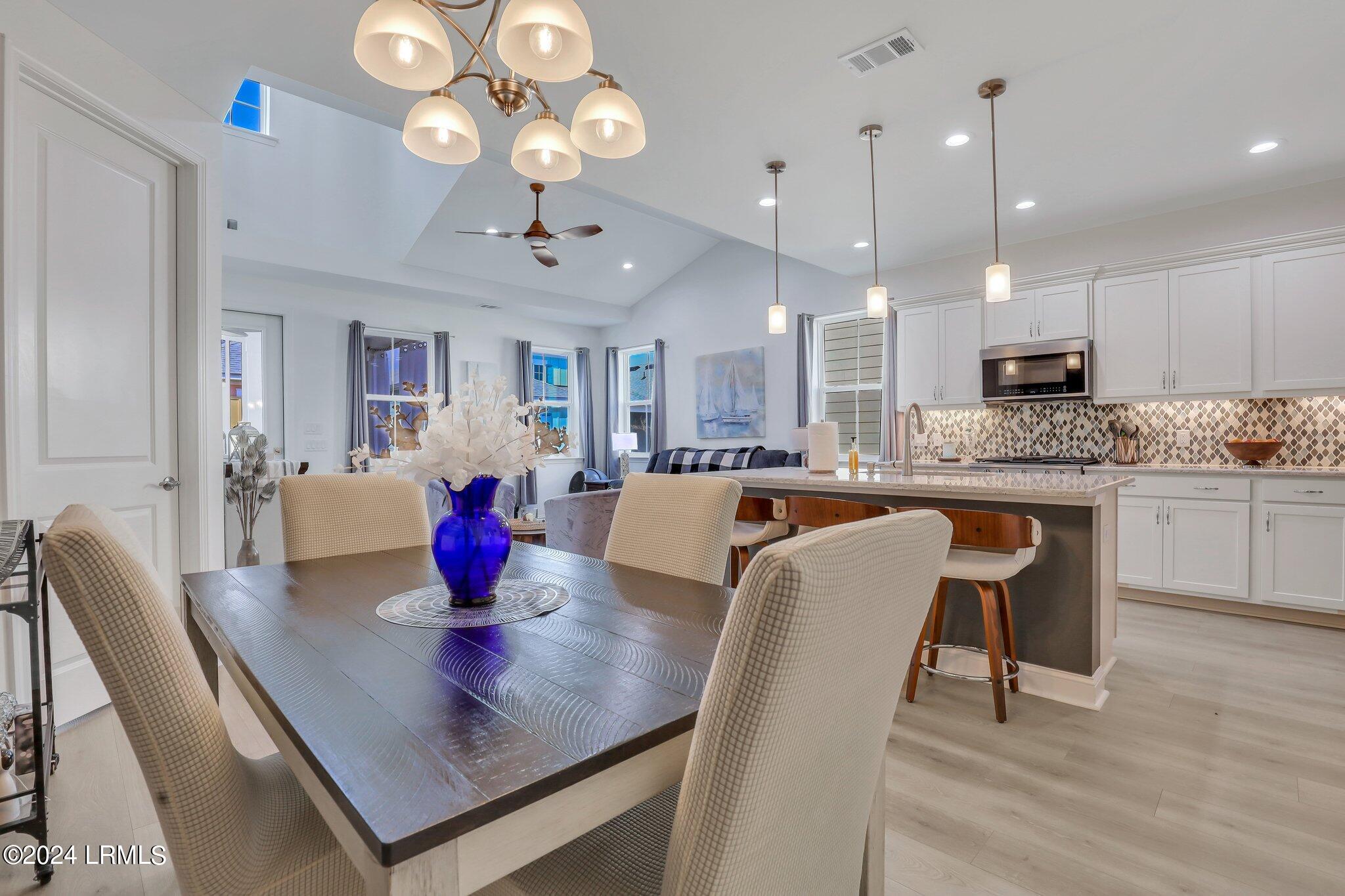 190 Caribbean Soul Avenue, 101