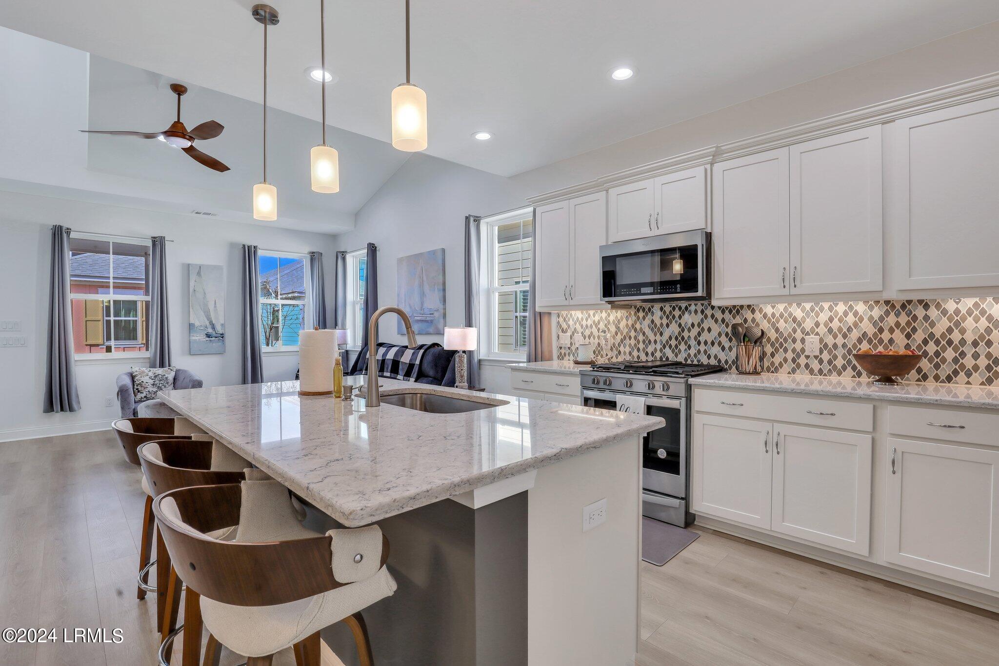 190 Caribbean Soul Avenue, 101