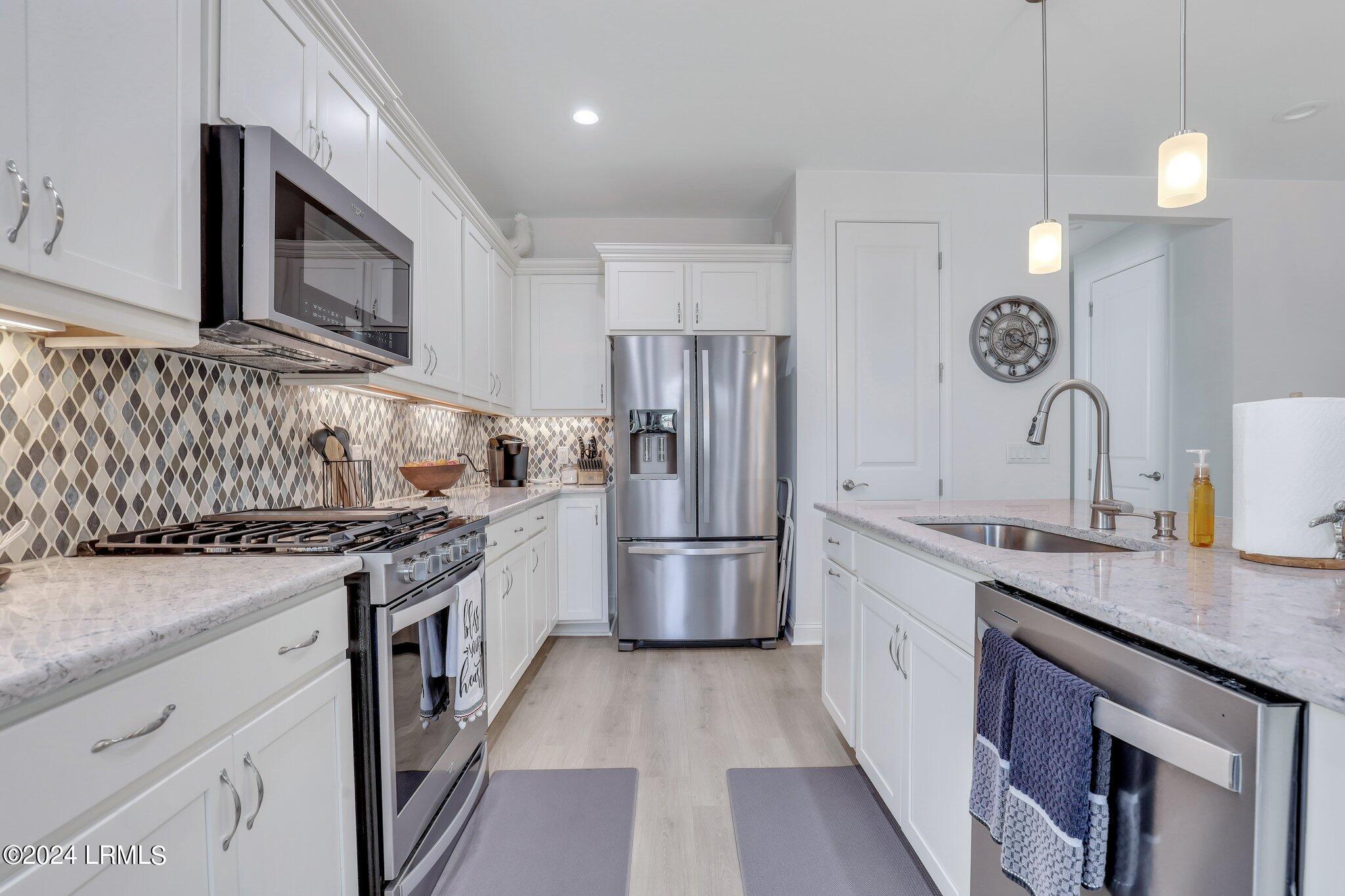 190 Caribbean Soul Avenue, 101