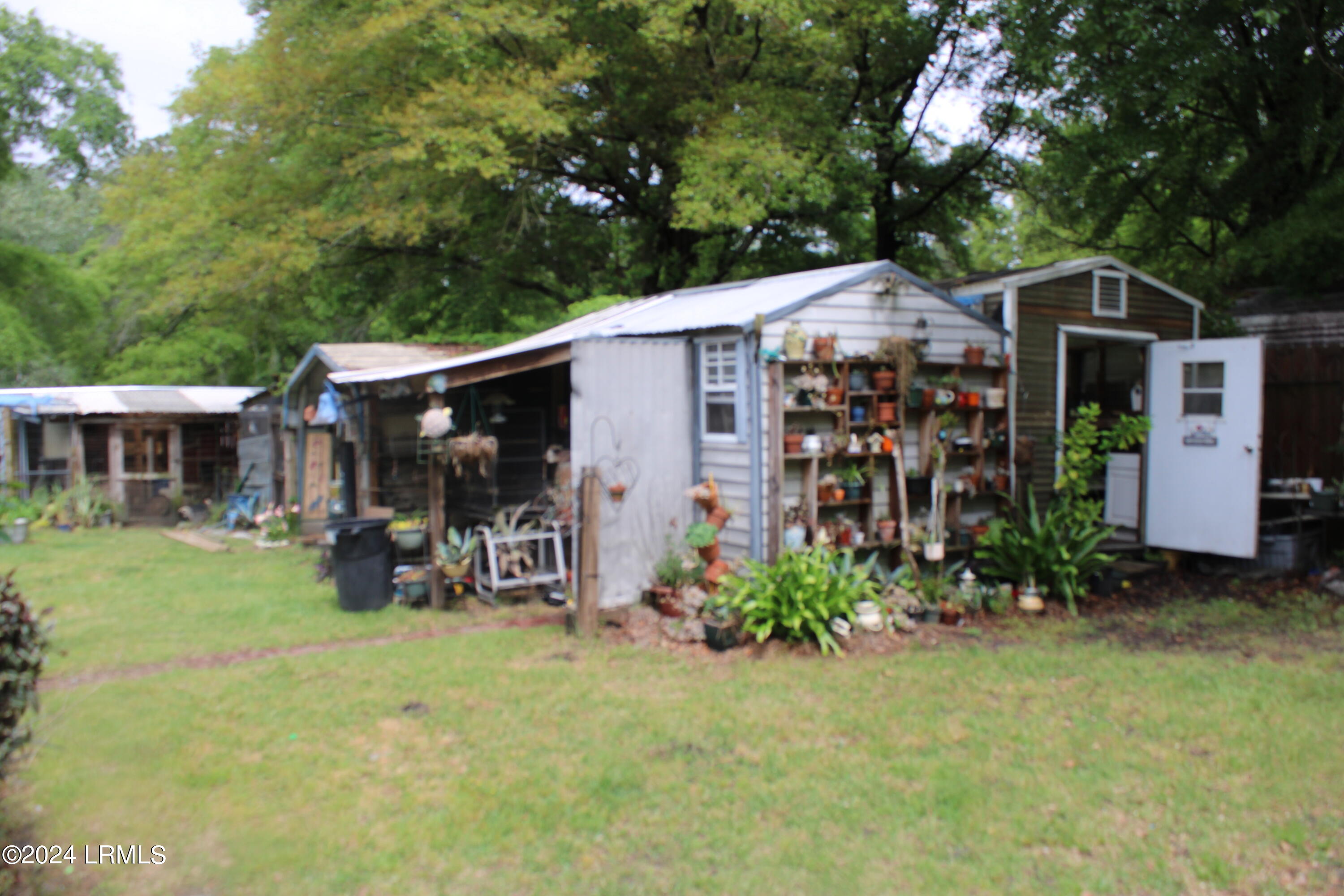 1202 Holly Street W