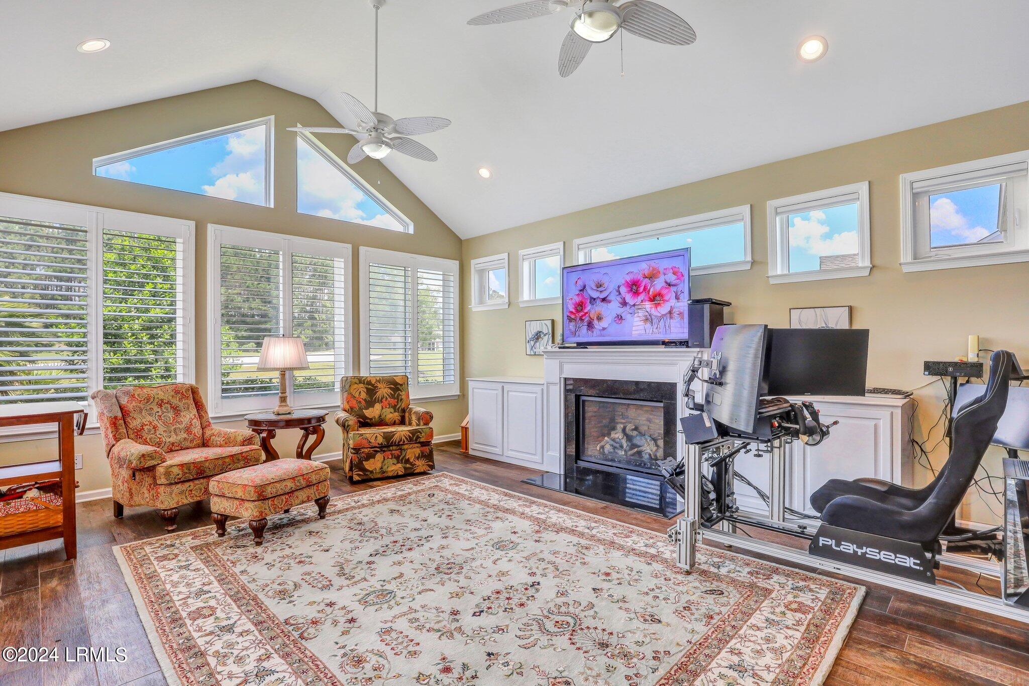 215 Canterbury Court
