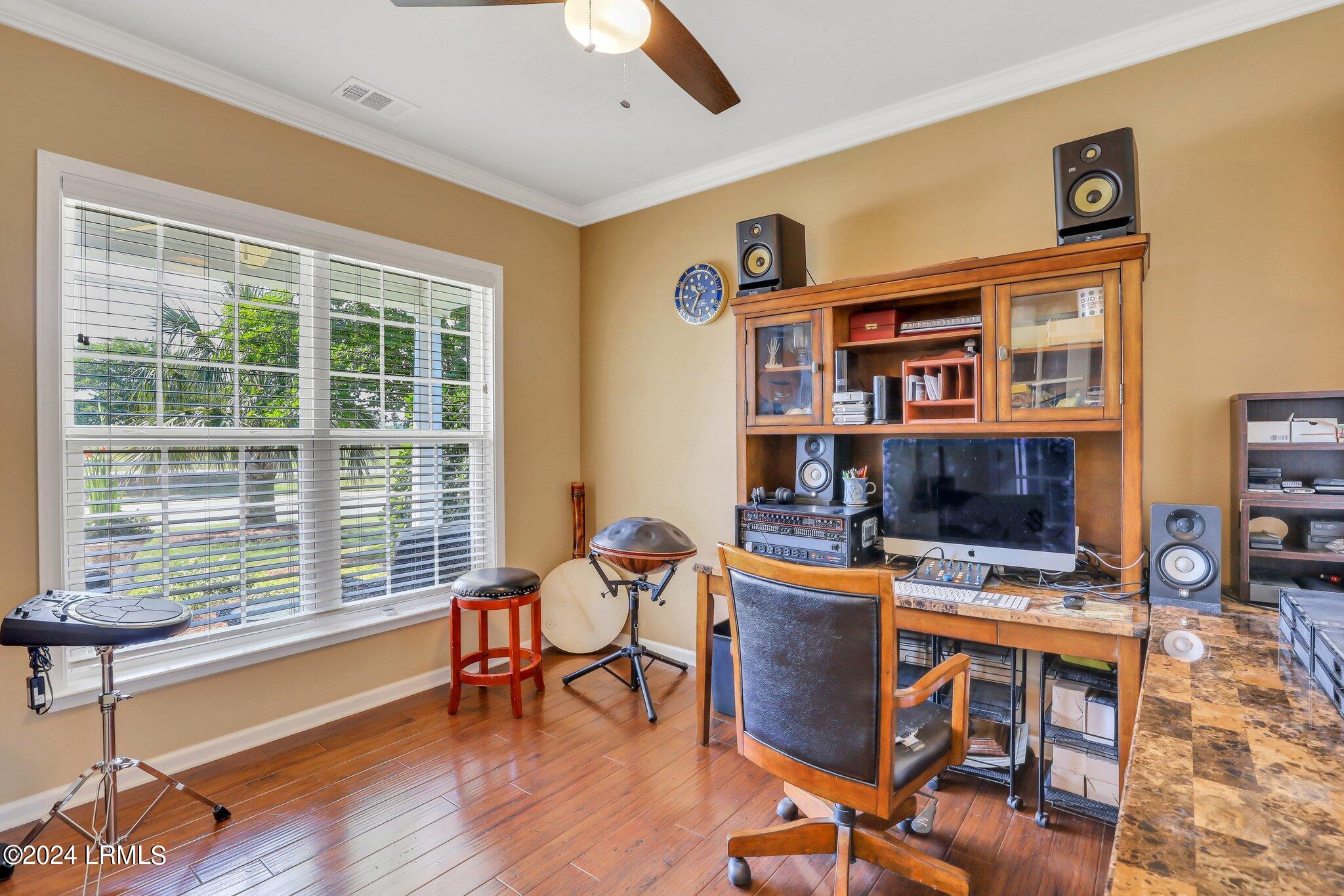 215 Canterbury Court