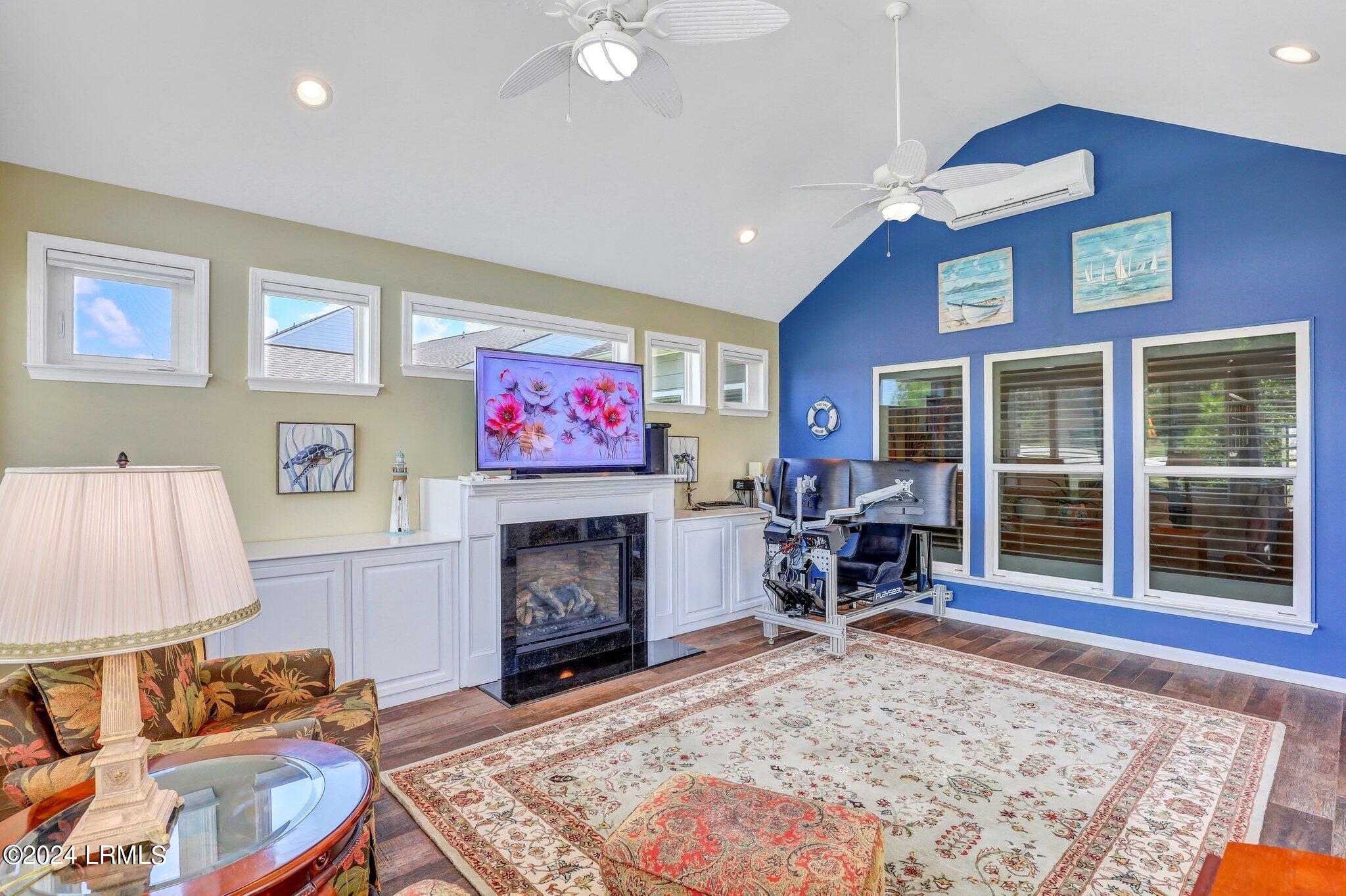 215 Canterbury Court