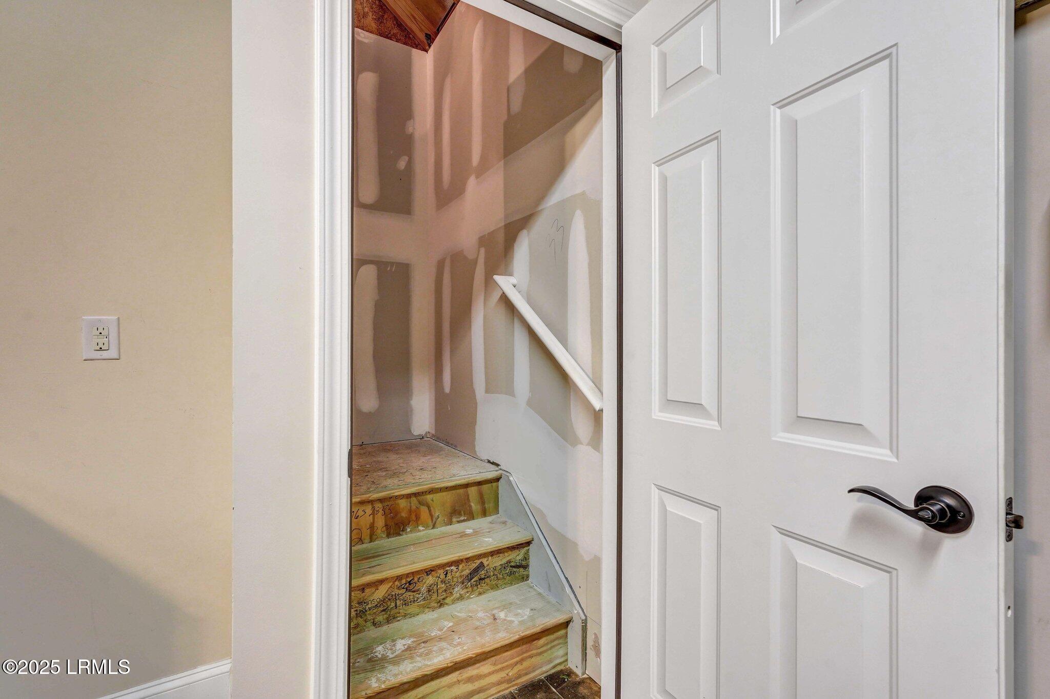239 Knollwood Court