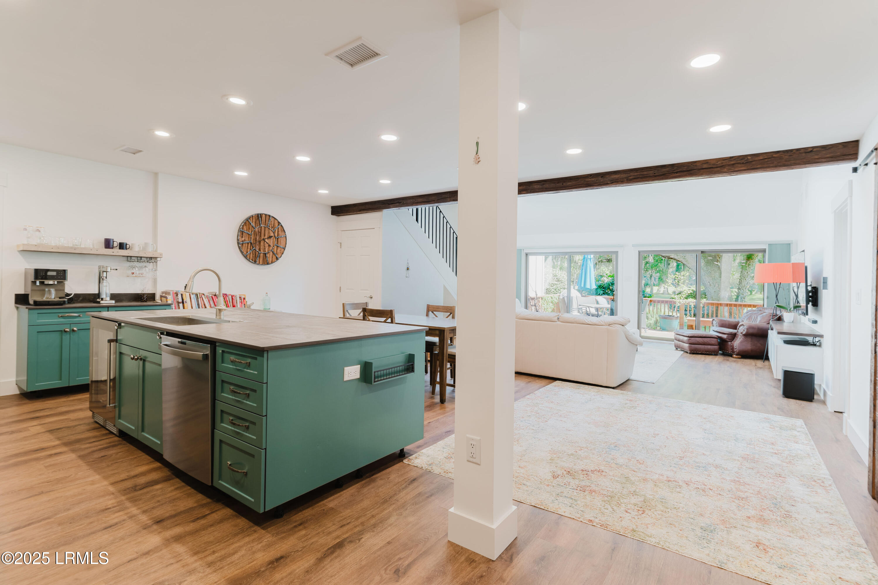 45 Queens Folly Road, 703