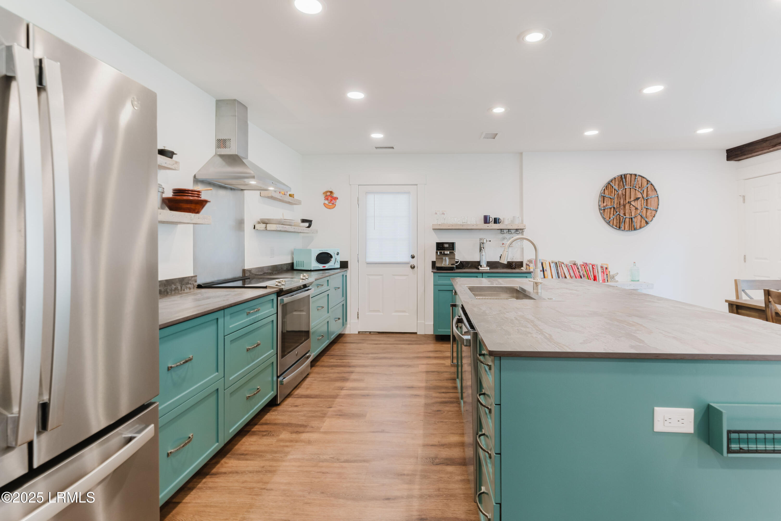 45 Queens Folly Road, 703