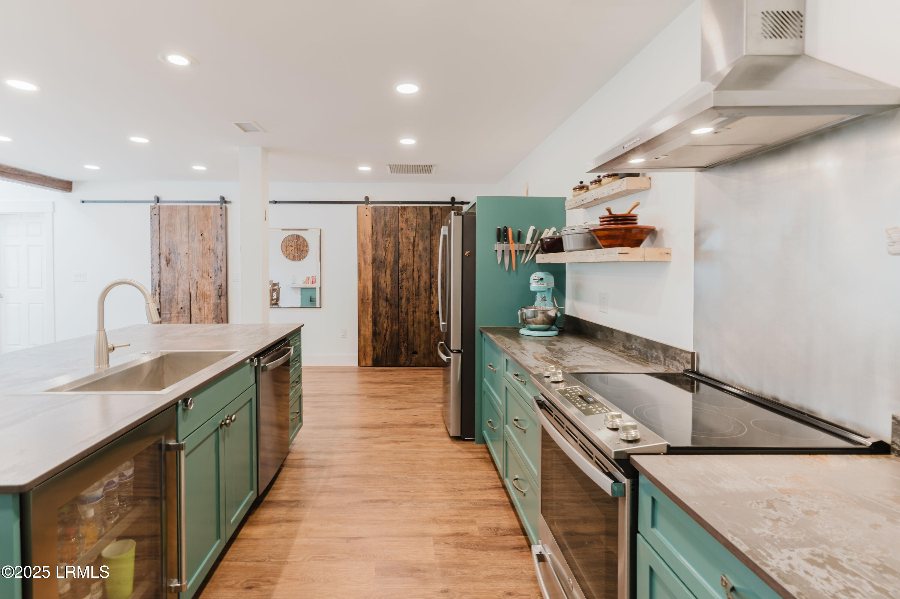 45 Queens Folly Road, 703