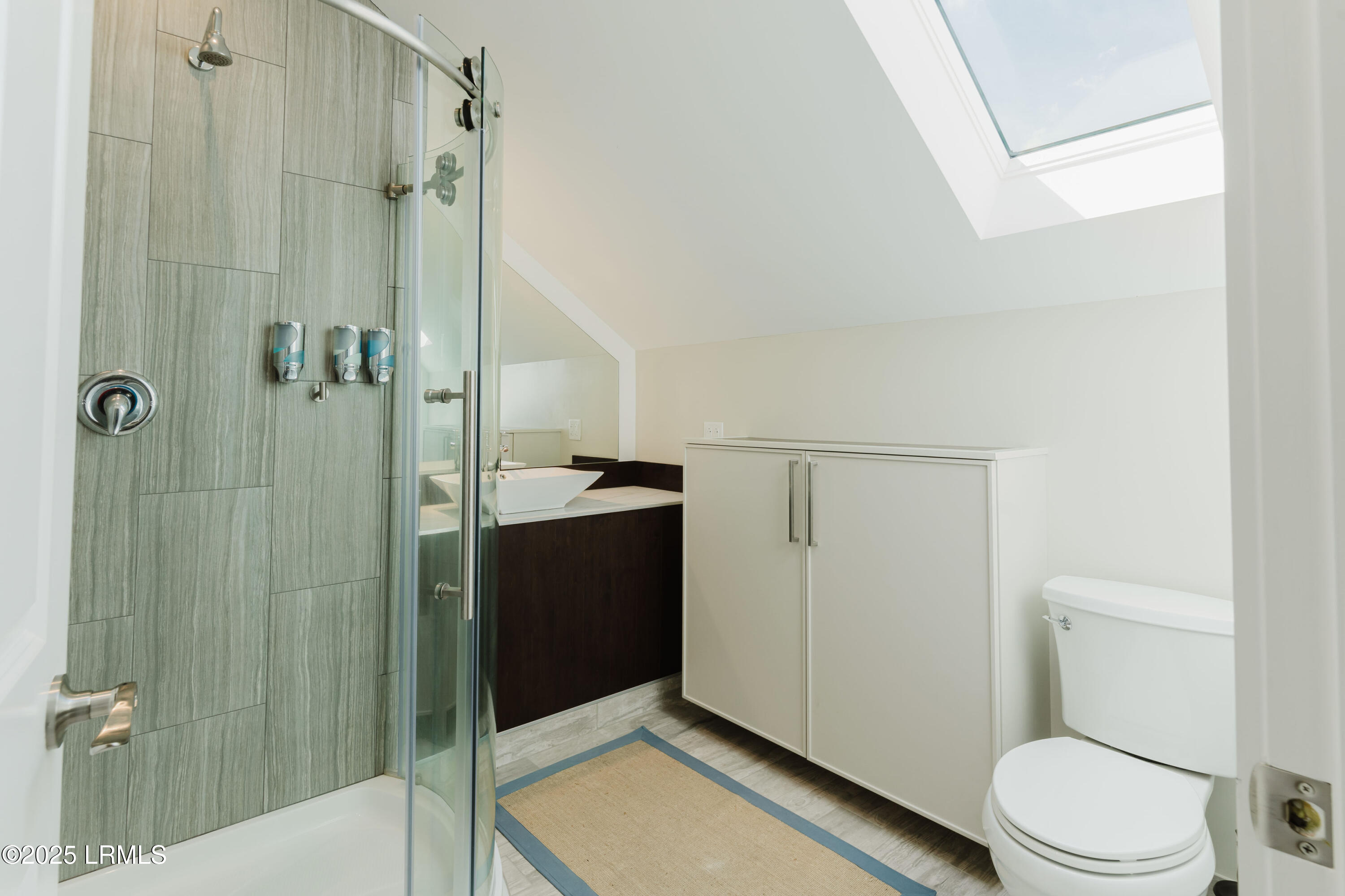 45 Queens Folly Road, 703