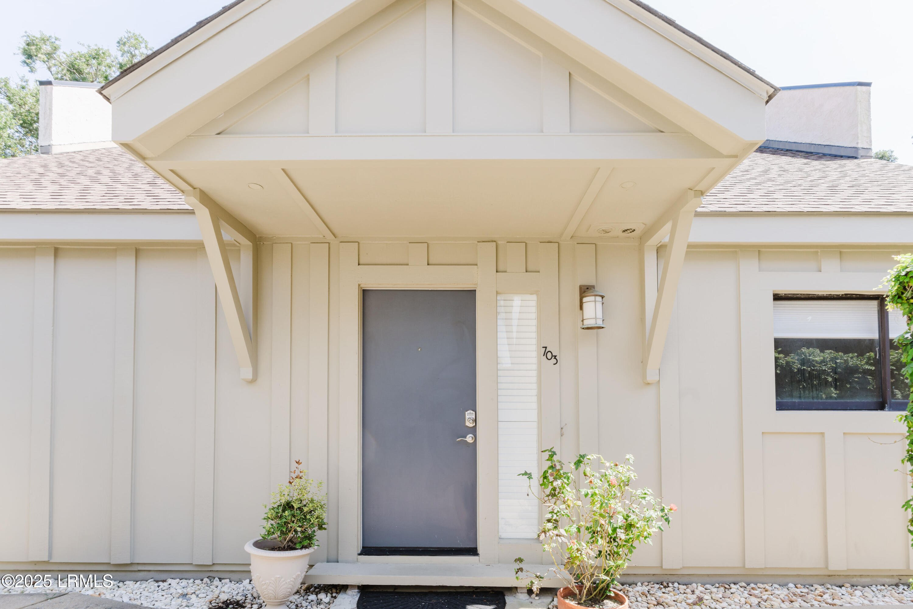 45 Queens Folly Road, 703