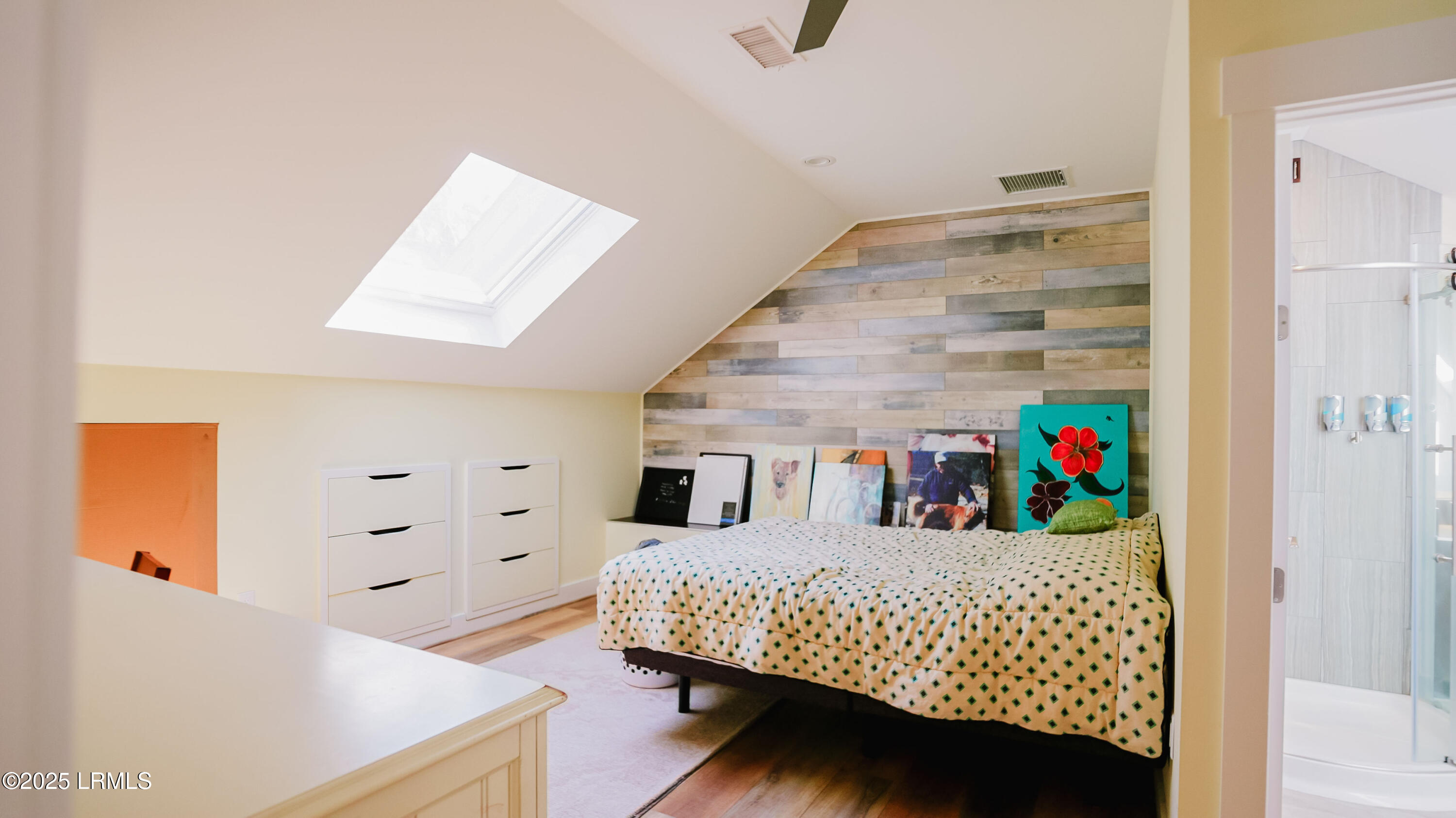 45 Queens Folly Road, 703