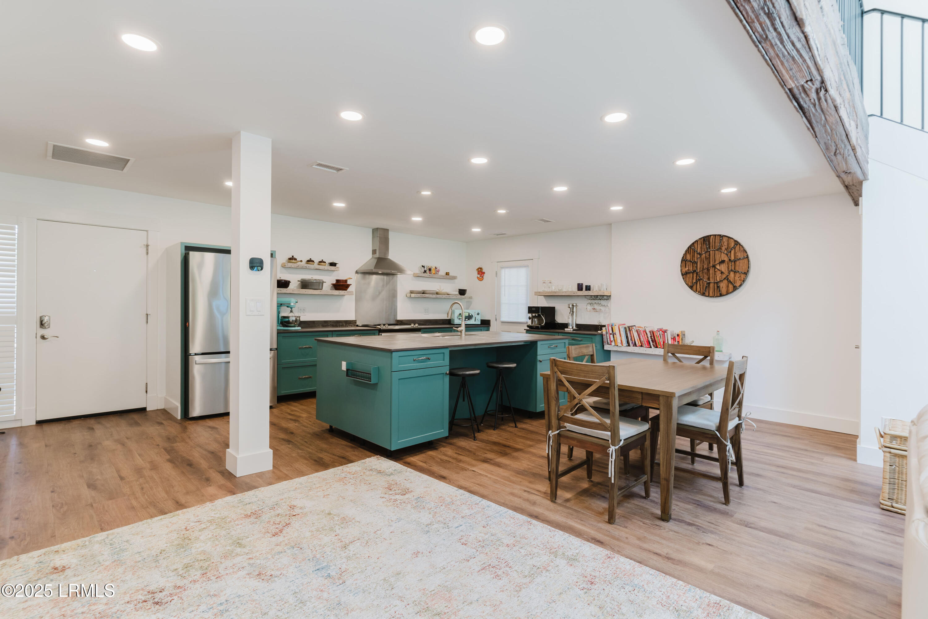 45 Queens Folly Road, 703