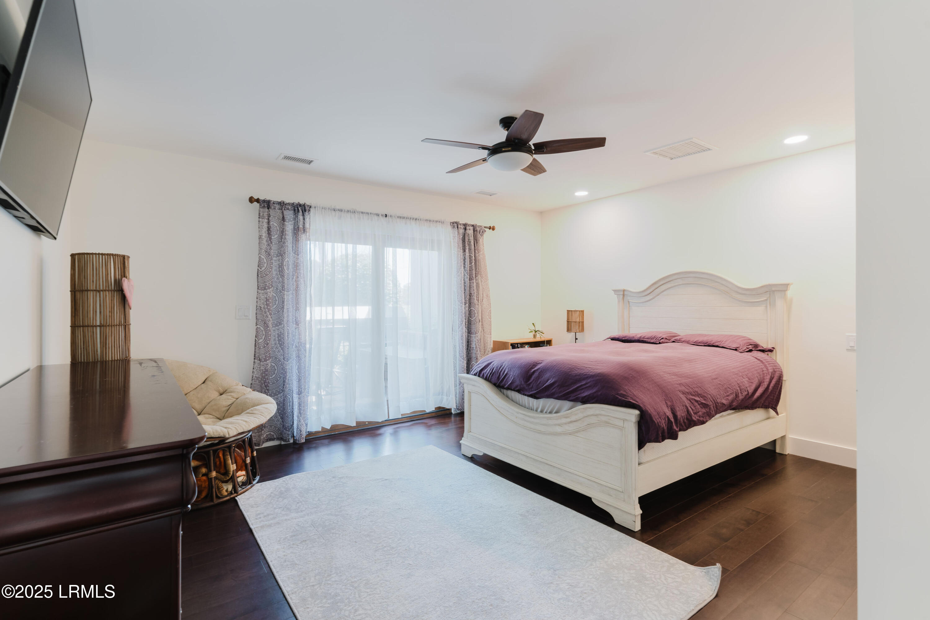 45 Queens Folly Road, 703