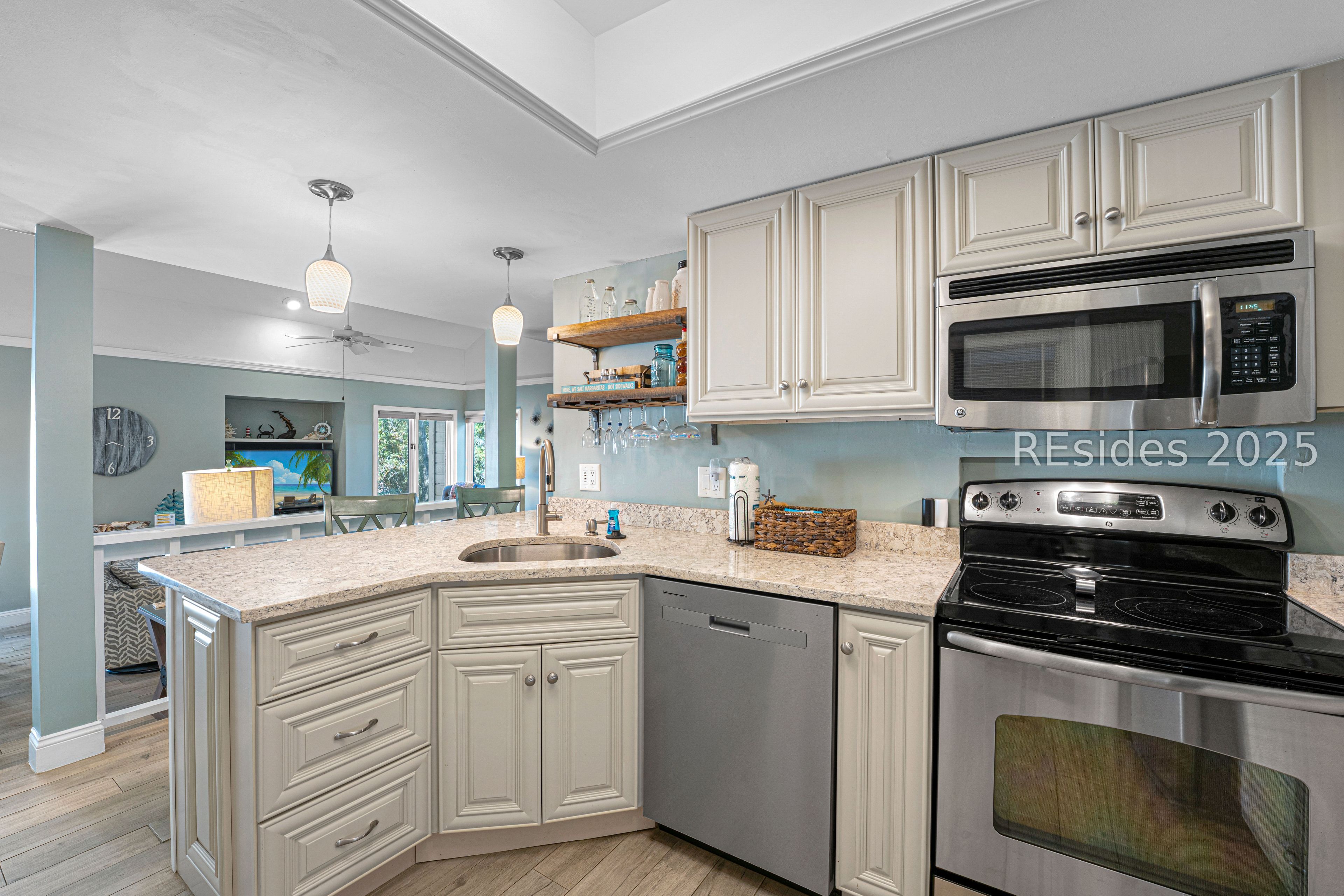 20 Queens Folly Road Unit: 1677