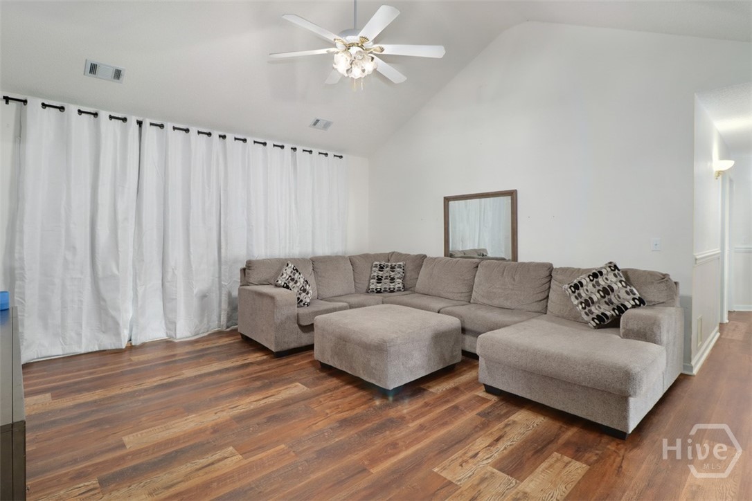 106 Oxford Circle