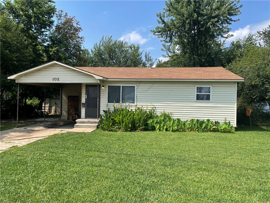 102 Raedel Avenue
