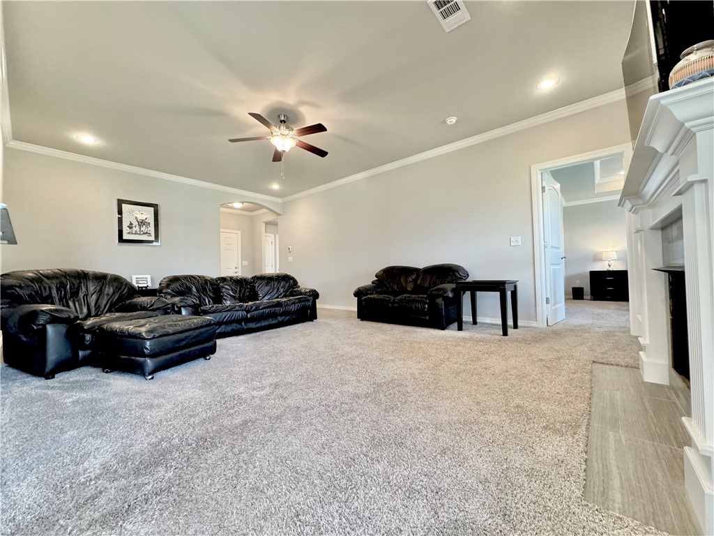 405 W Gillian Avenue