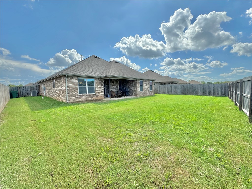 405 W Gillian Avenue