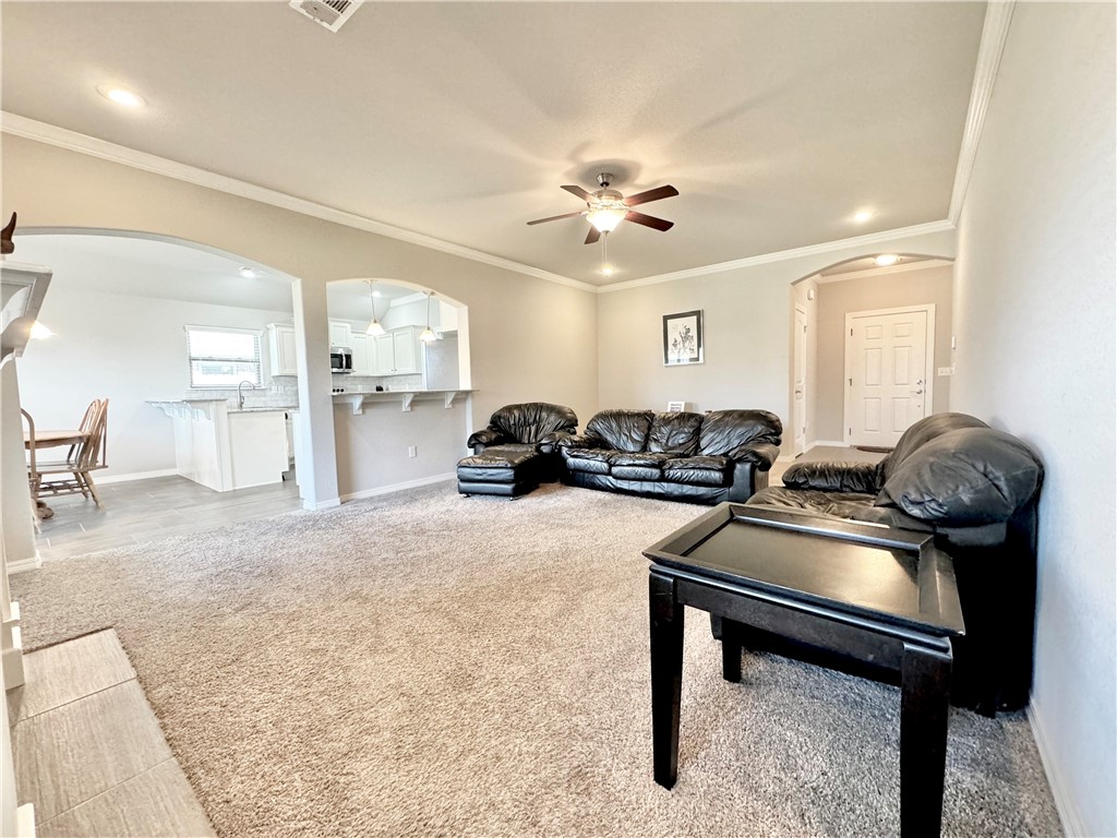 405 W Gillian Avenue