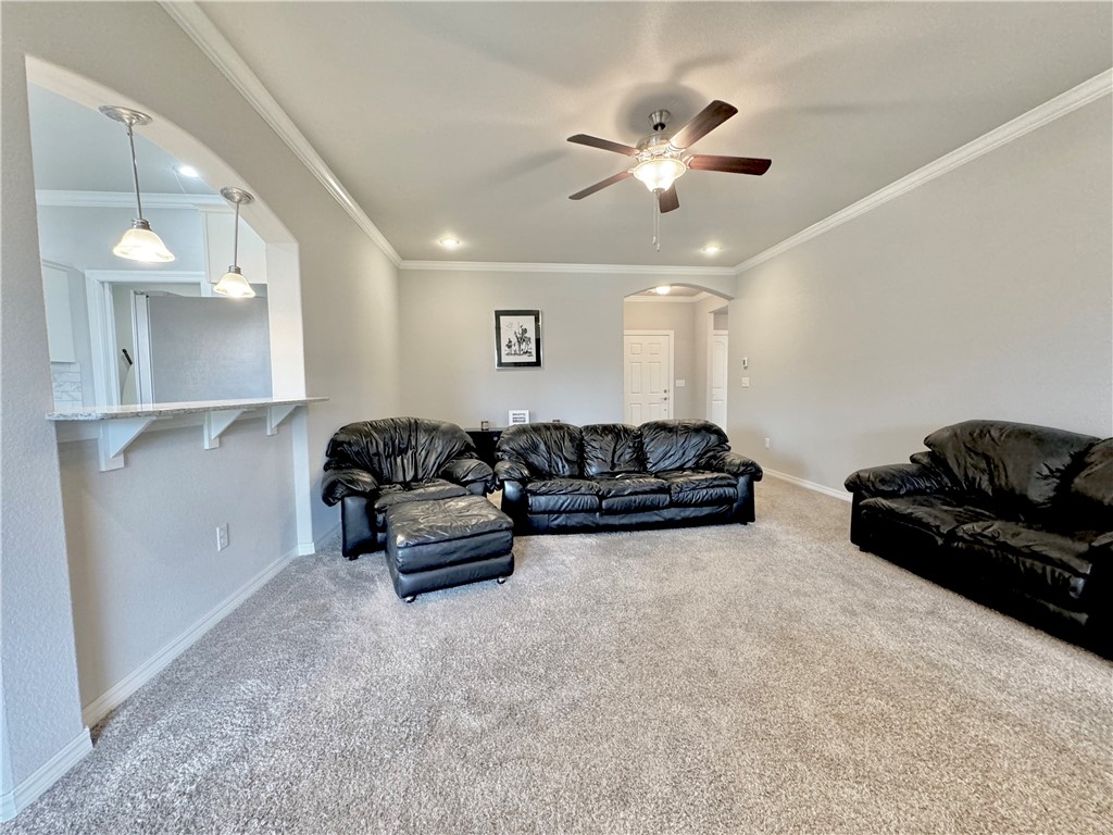 405 W Gillian Avenue