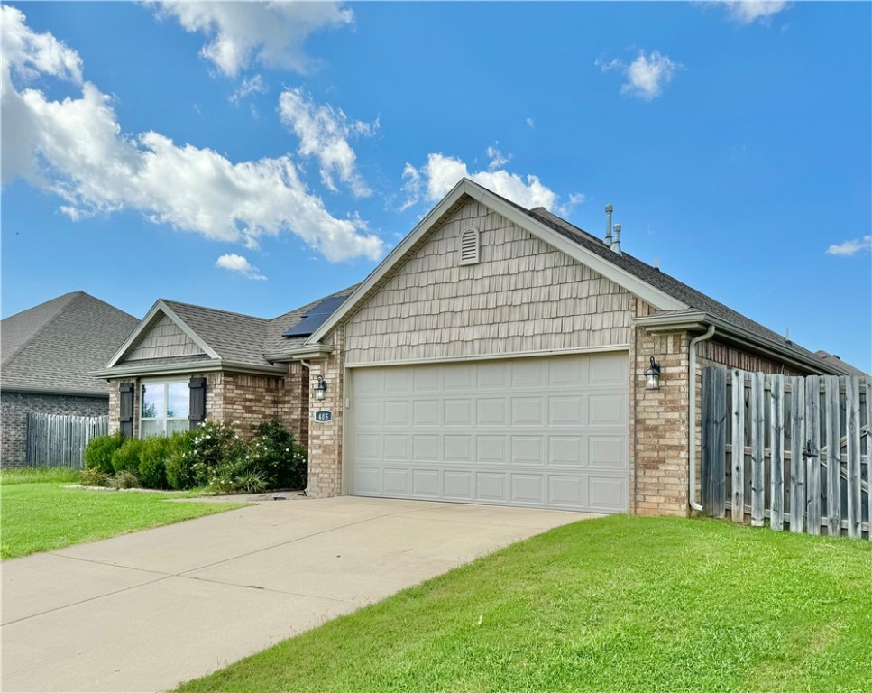 405 W Gillian Avenue