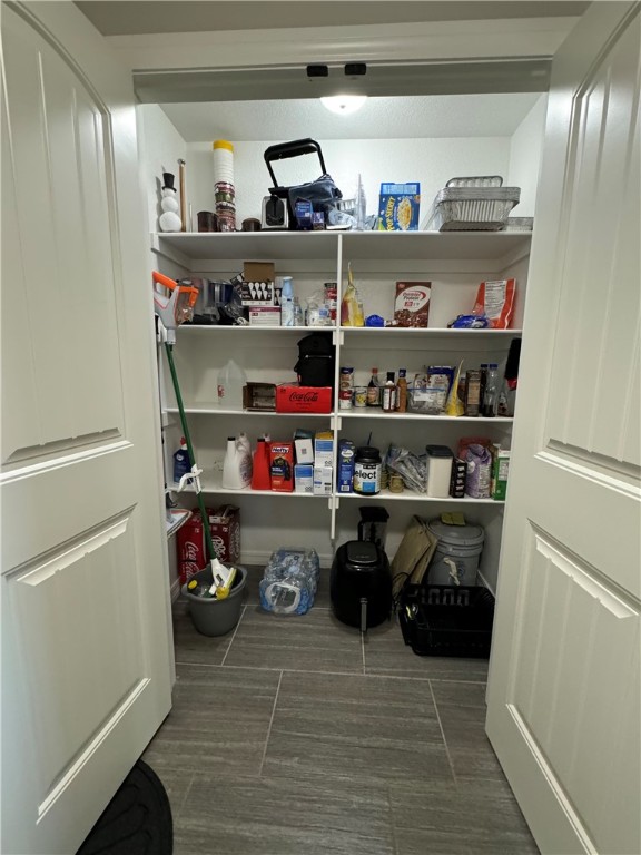 405 W Gillian Avenue