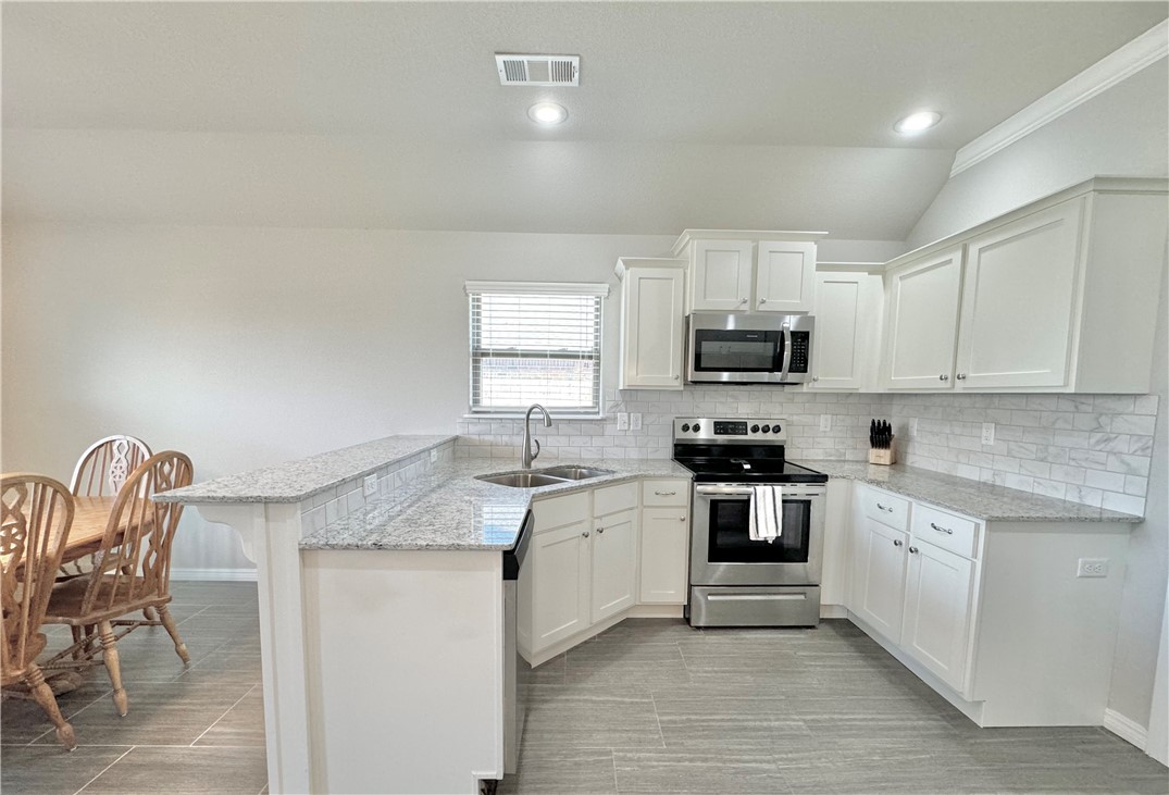 405 W Gillian Avenue