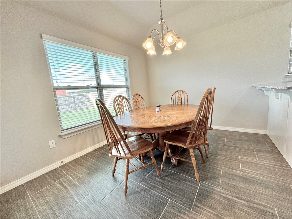 405 W Gillian Avenue