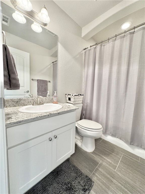 405 W Gillian Avenue