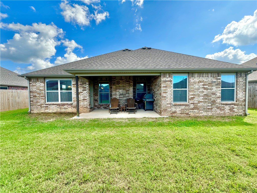 405 W Gillian Avenue