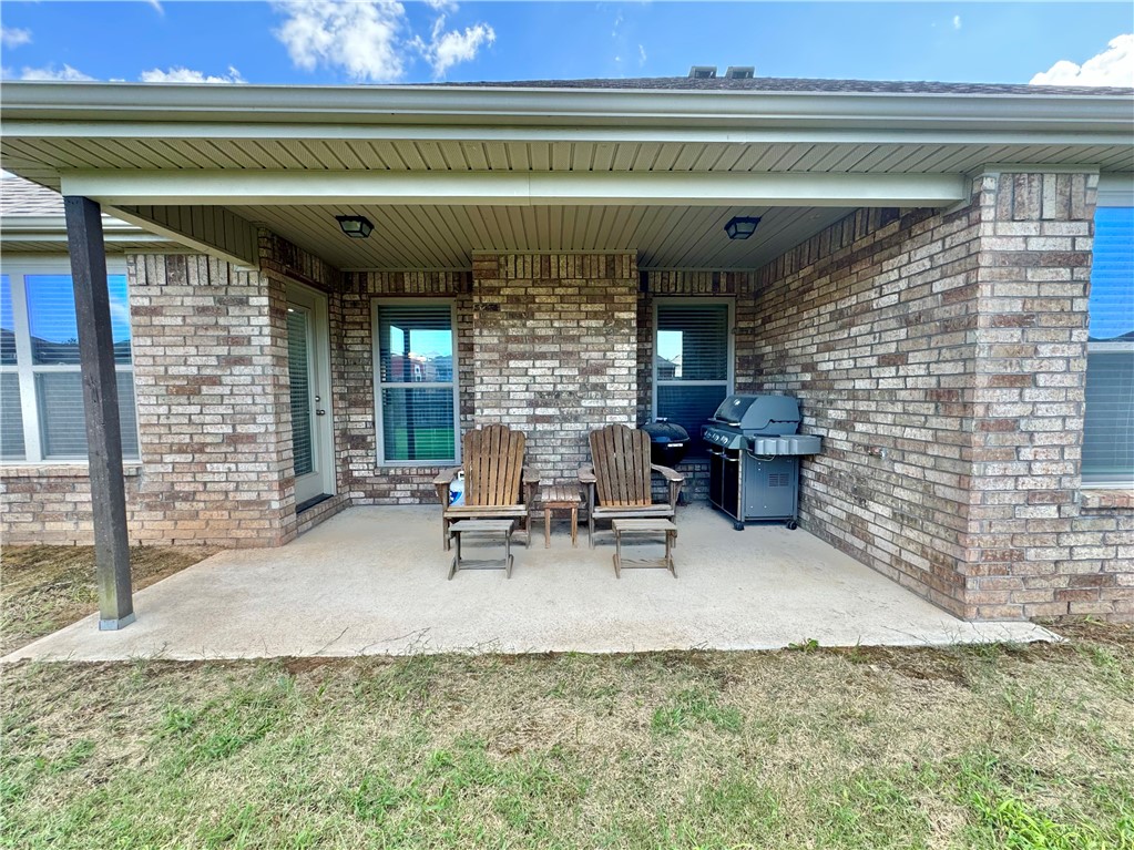 405 W Gillian Avenue