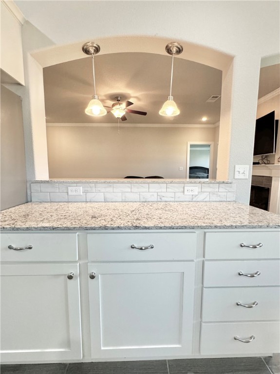 405 W Gillian Avenue