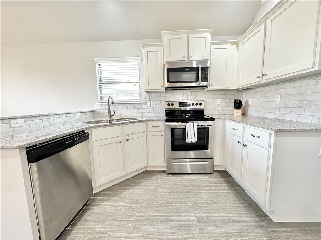 405 W Gillian Avenue