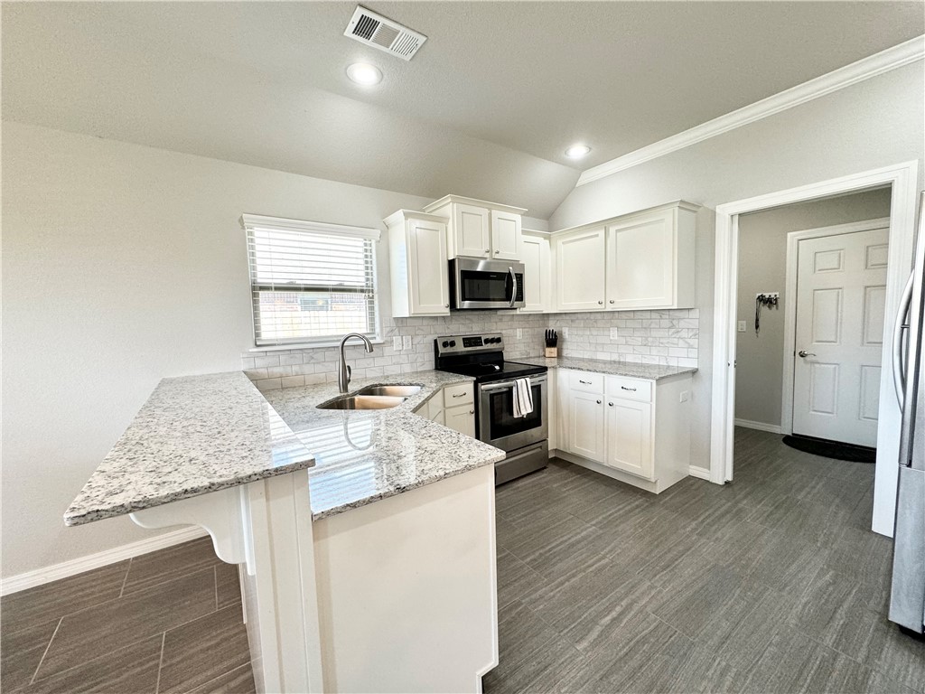 405 W Gillian Avenue