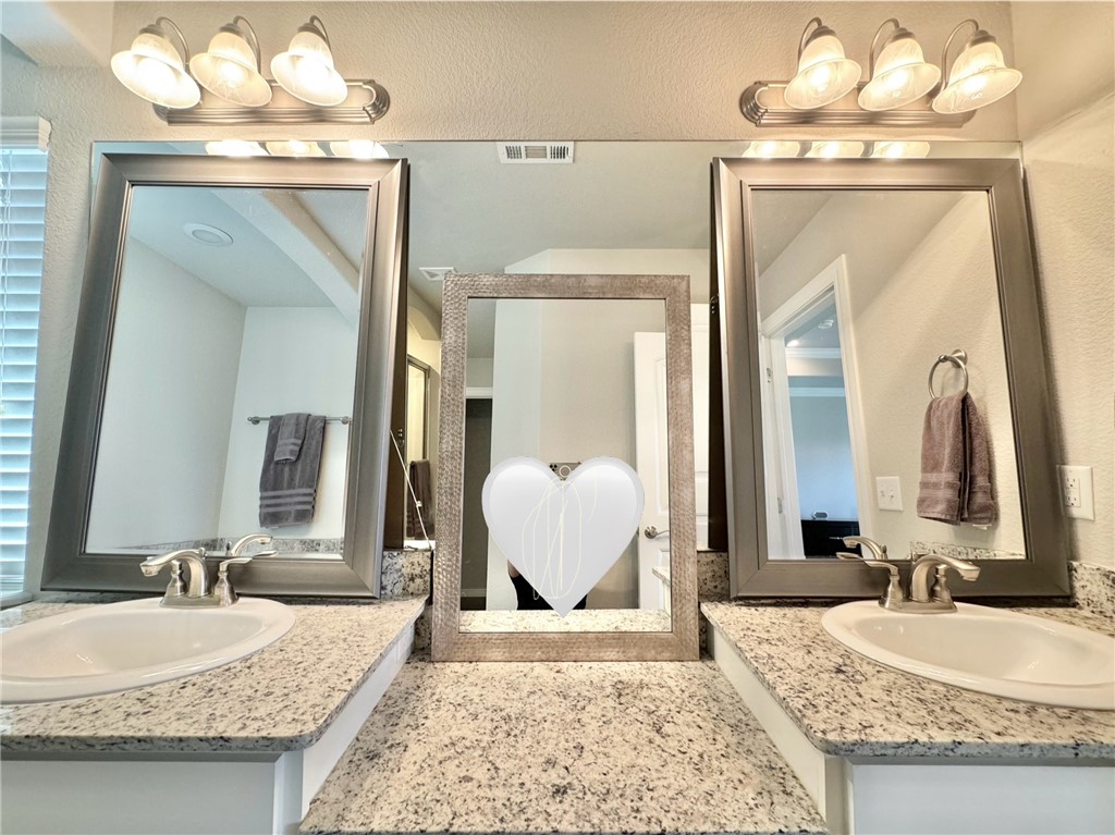 405 W Gillian Avenue