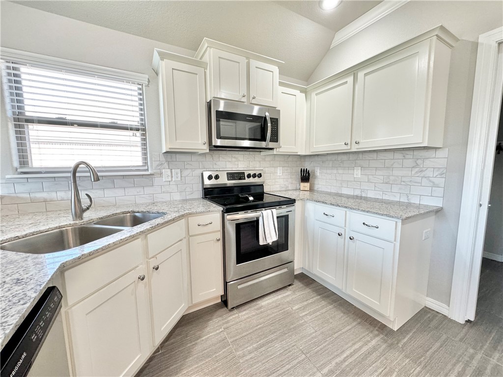 405 W Gillian Avenue