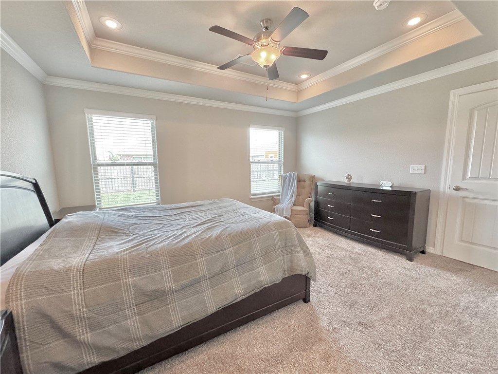 405 W Gillian Avenue