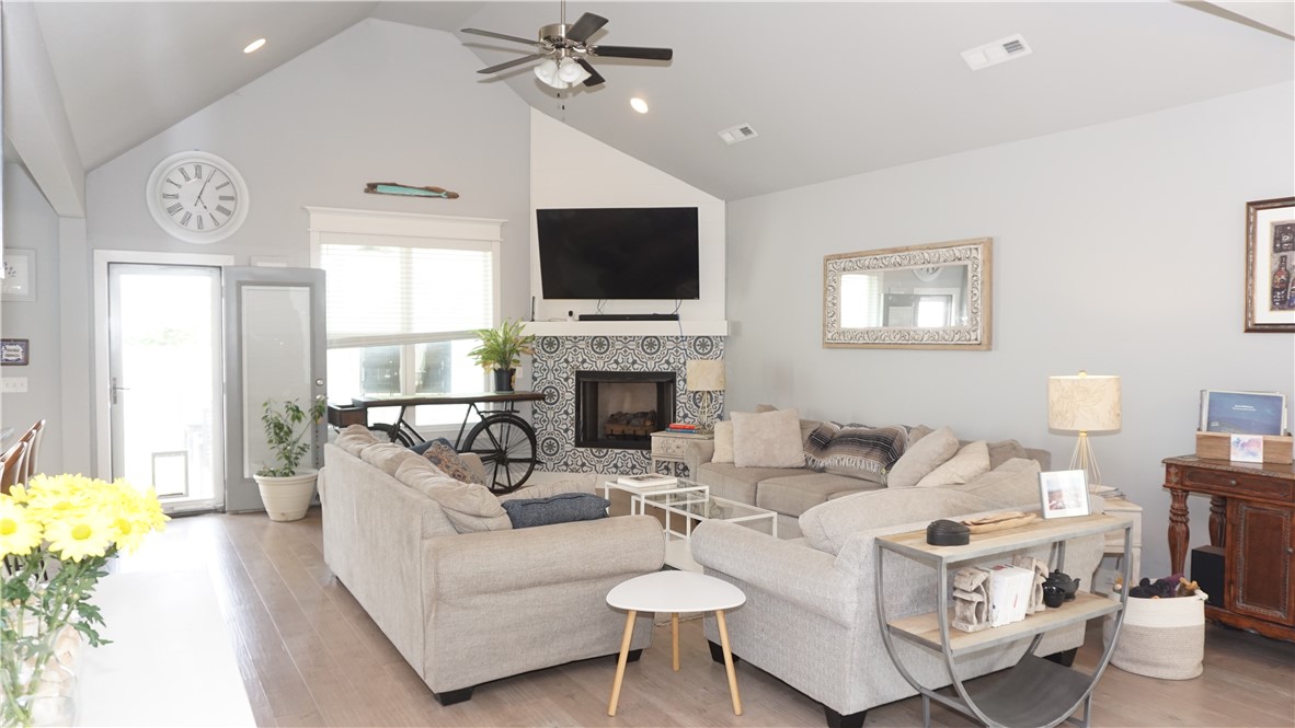 3345 Clearwater Cove
