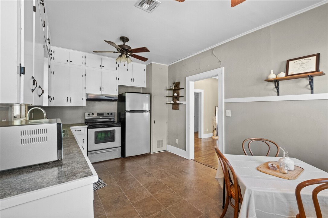 811 N Lindell Avenue