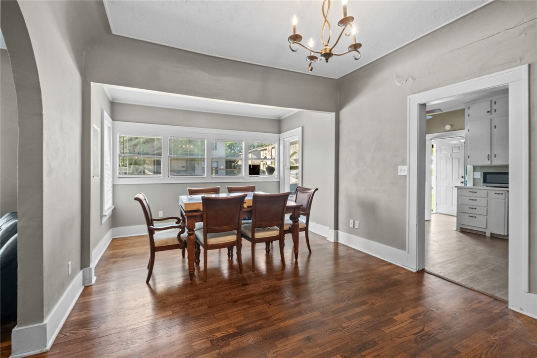 811 N Lindell Avenue