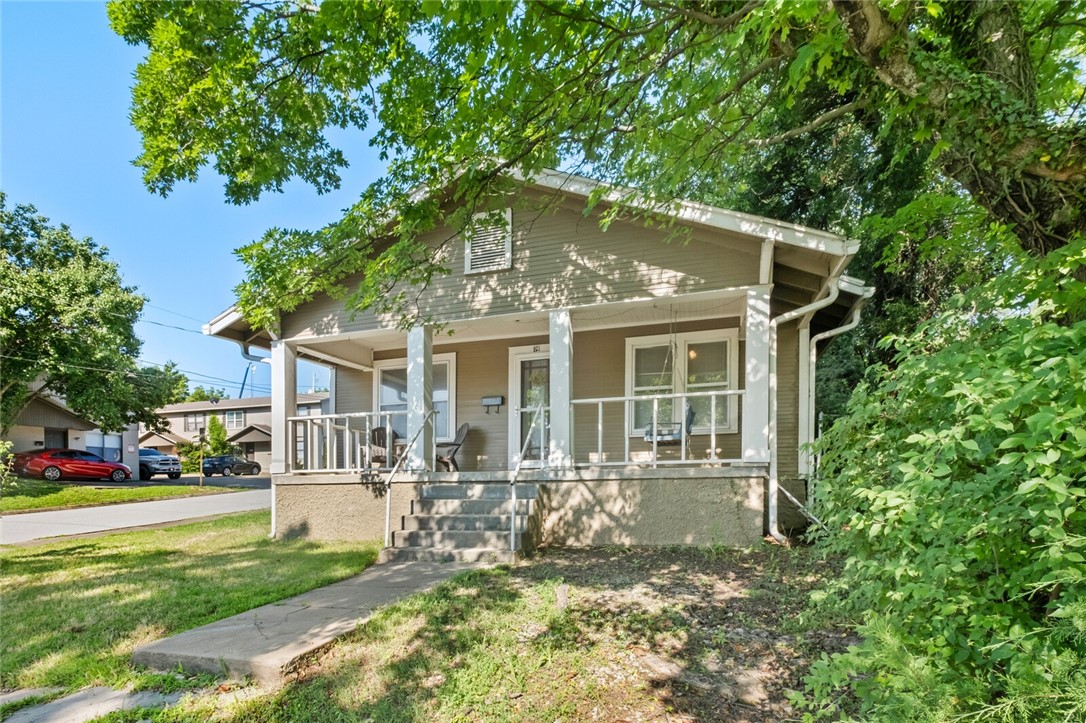 811 N Lindell Avenue